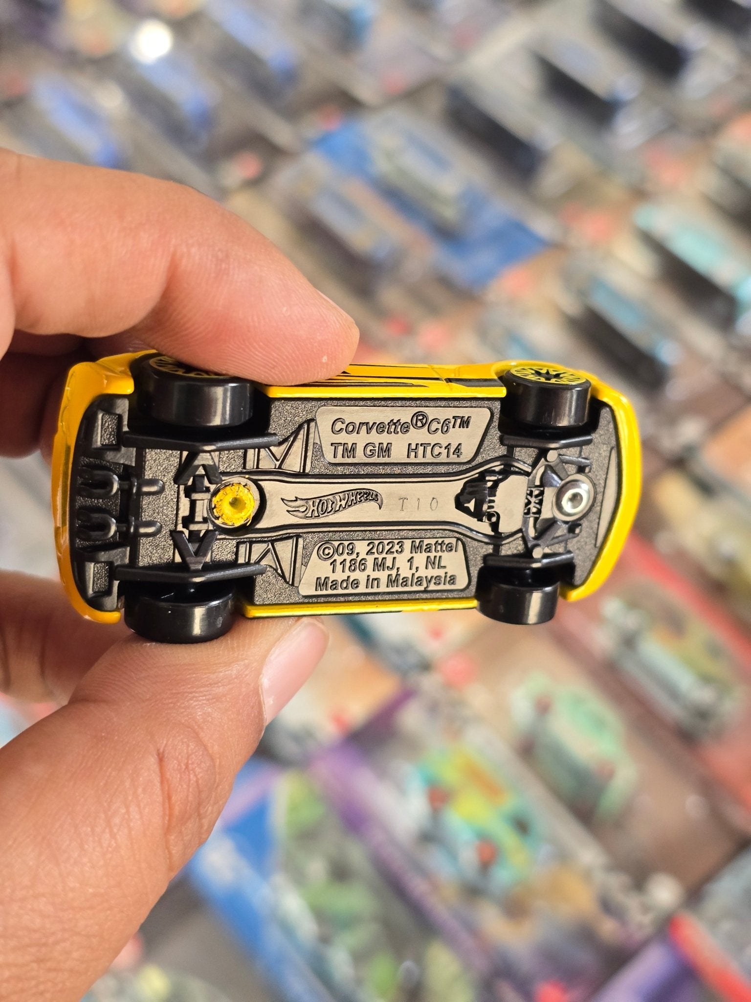 Hot Wheels Chevrolet Corvette C6 - Yellow (Uncarded) - Kinder Logs