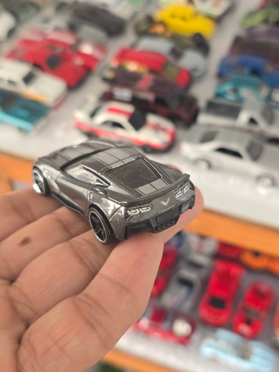 Hot Wheels Chevrolet Corvette C7 Z06 - Grey (Uncarded) - Kinder Logs
