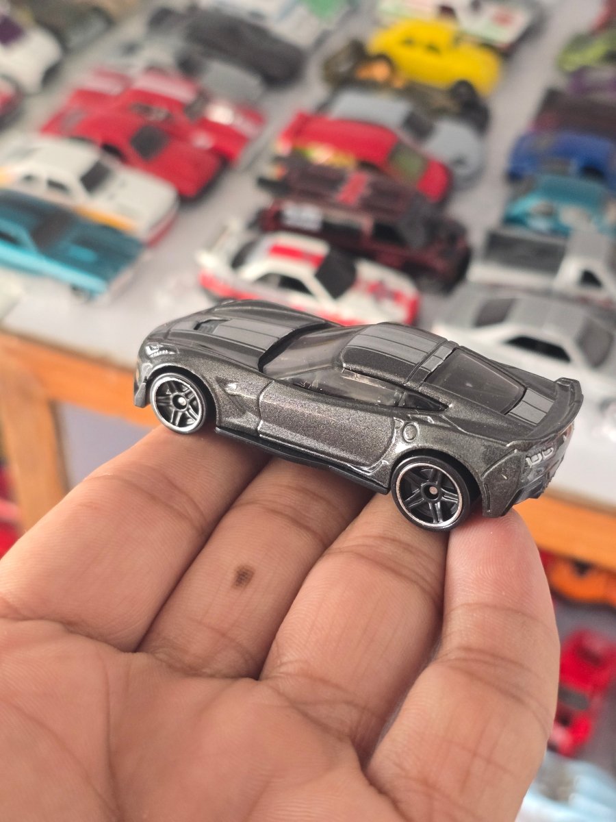 Hot Wheels Chevrolet Corvette C7 Z06 - Grey (Uncarded) - Kinder Logs