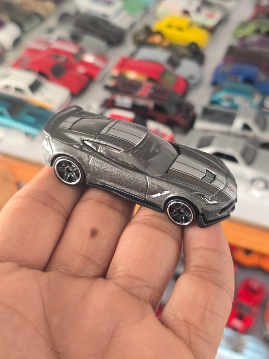 Hot Wheels Chevrolet Corvette C7 Z06 - Grey (Uncarded) - Kinder Logs