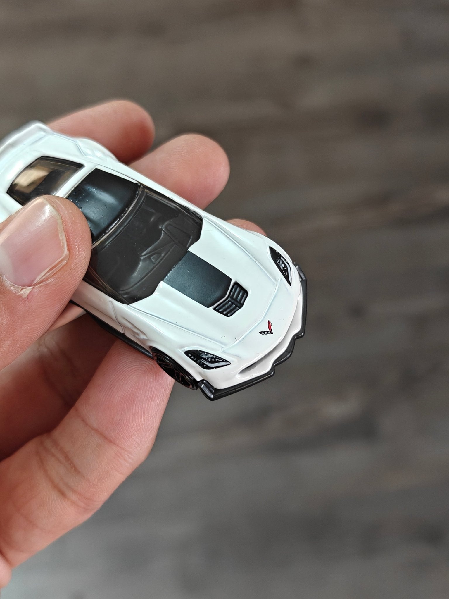 Hot Wheels Chevrolet Corvette C7 Z06 - White (Uncarded - New) - Kinder Logs