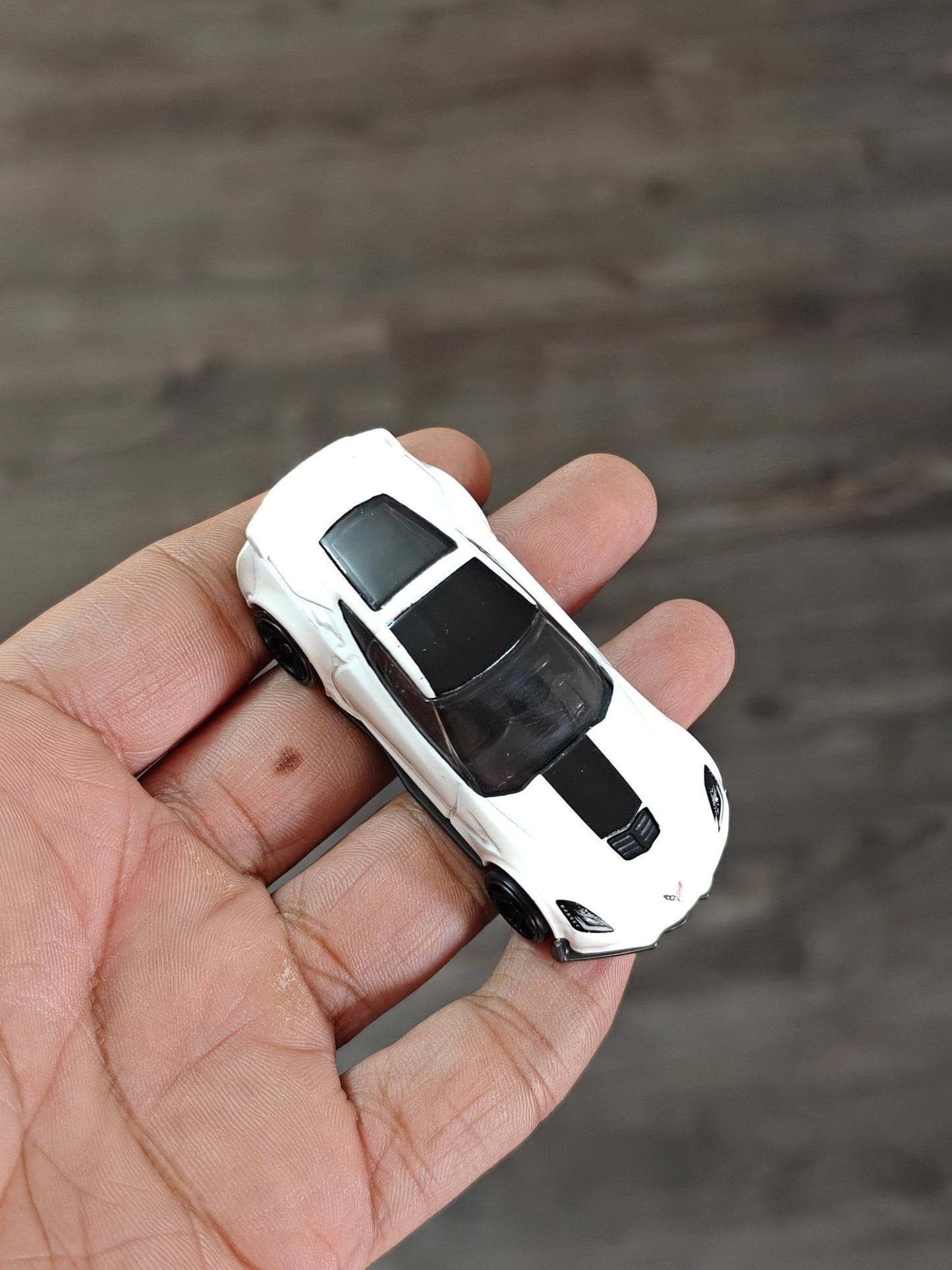 Hot Wheels Chevrolet Corvette C7 Z06 - White (Uncarded - New) - Kinder Logs