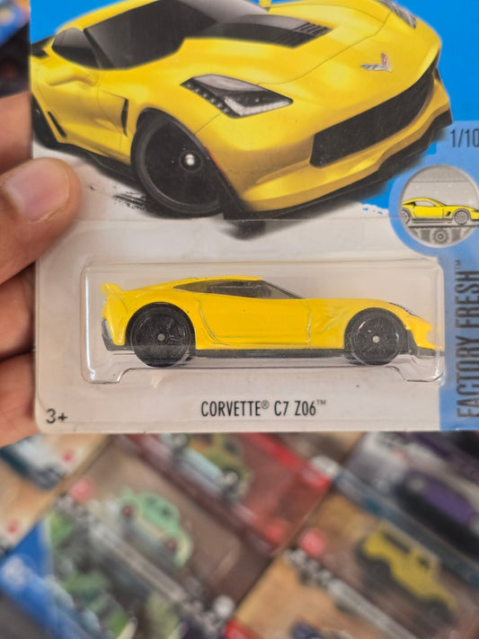 Hot Wheels Chevrolet Corvette C7 Z06 - Yellow Color - Kinder Logs
