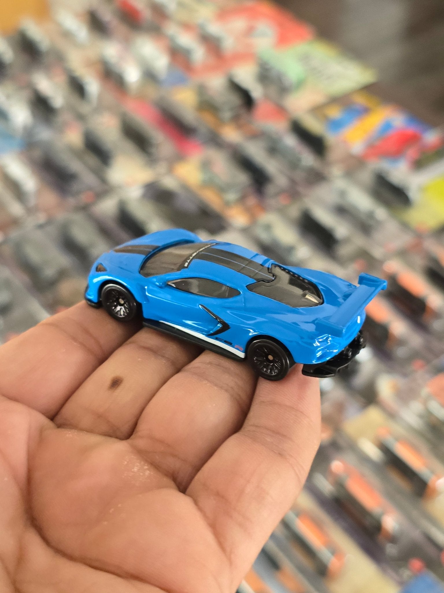 Hot Wheels Chevrolet Corvette C8.R (Uncarded) - Kinder Logs