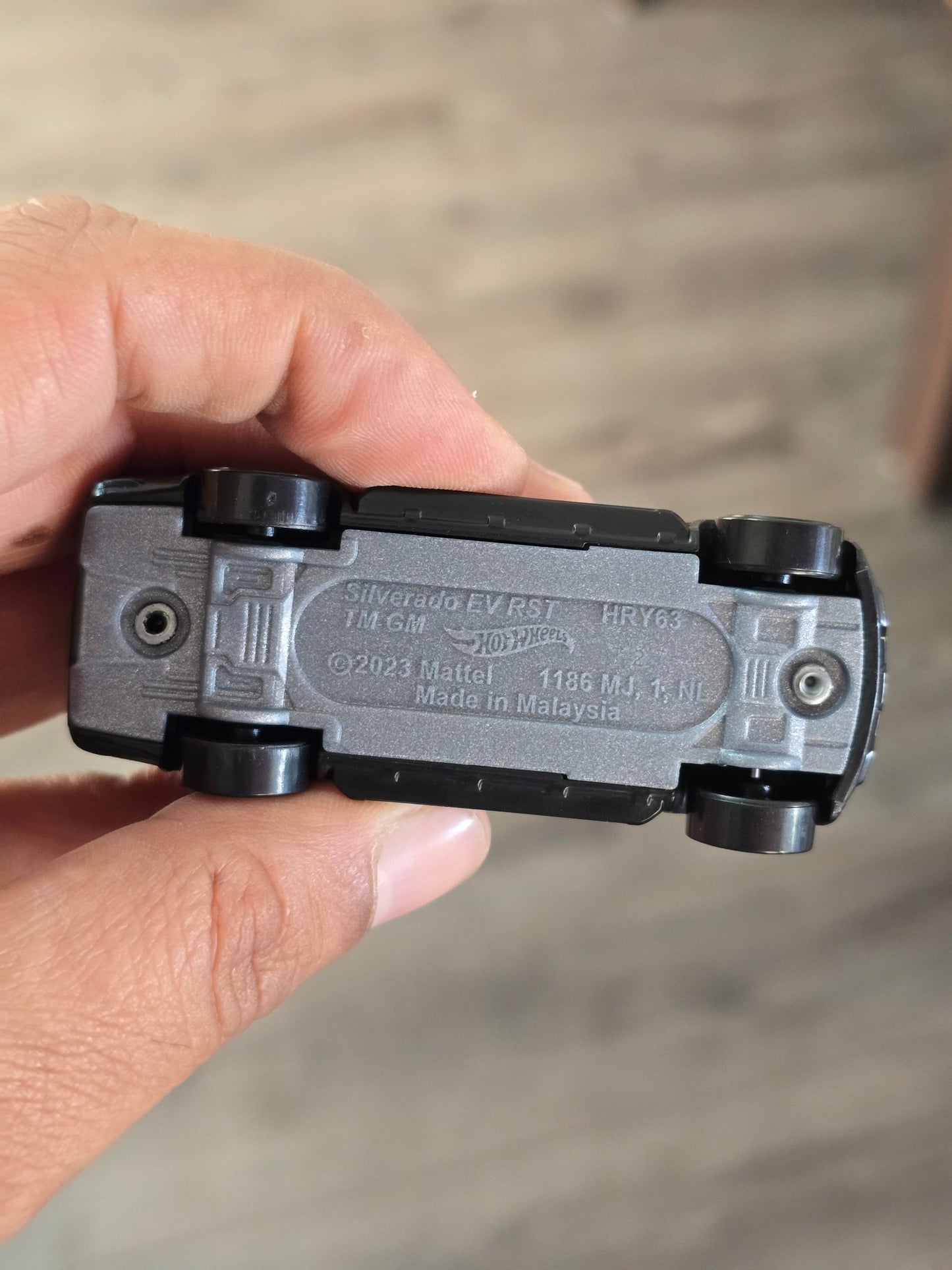 Hot Wheels Chevrolet Silverado EV RST - Black (Uncarded - New) - Kinder Logs