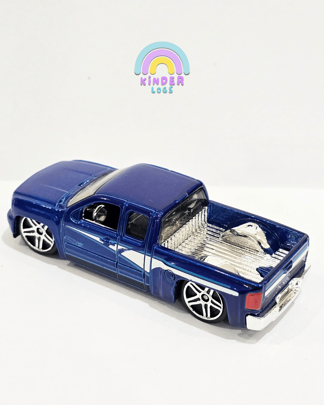 Hot Wheels Chevy Silverado - Blue (Uncarded) - Kinder Logs