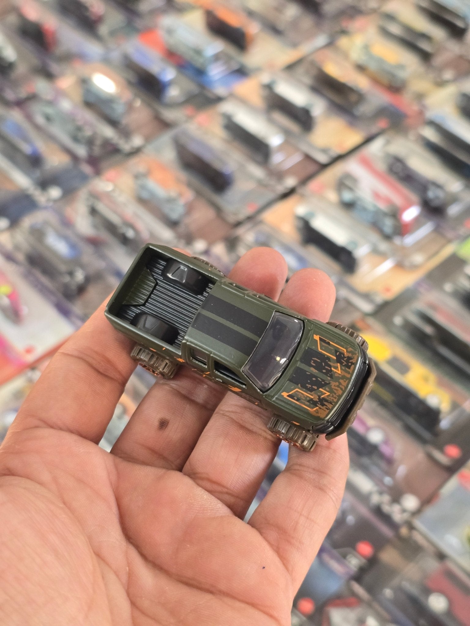 Hot Wheels Chevy Silverado Off - Road (Uncarded) - Kinder Logs