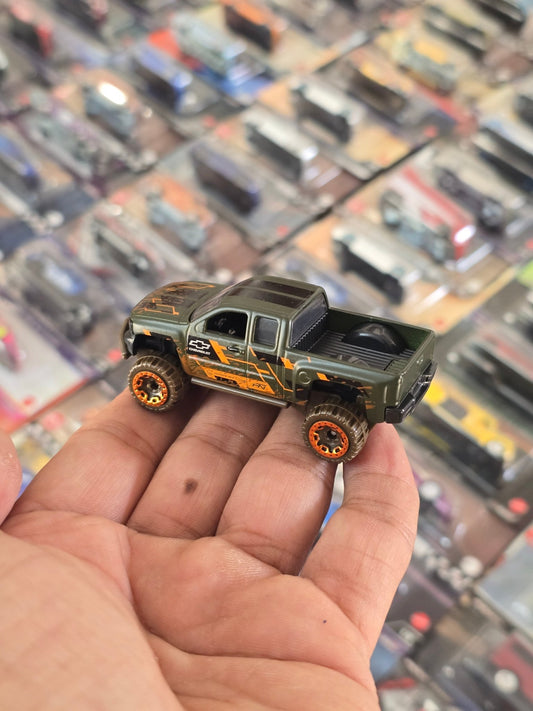 Hot Wheels Chevy Silverado Off - Road (Uncarded) - Kinder Logs