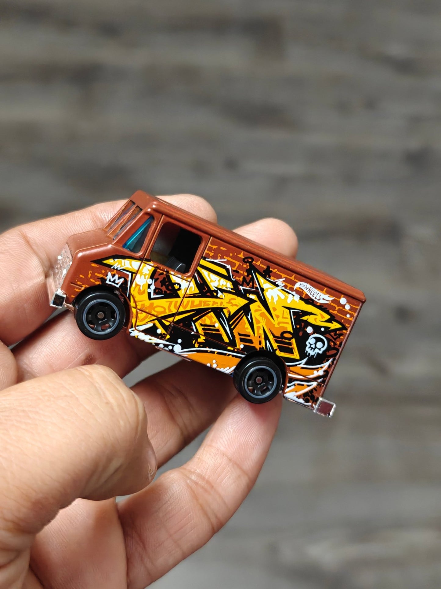Hot Wheels Combat Medic - Brown (Uncarded - New) - Kinder Logs