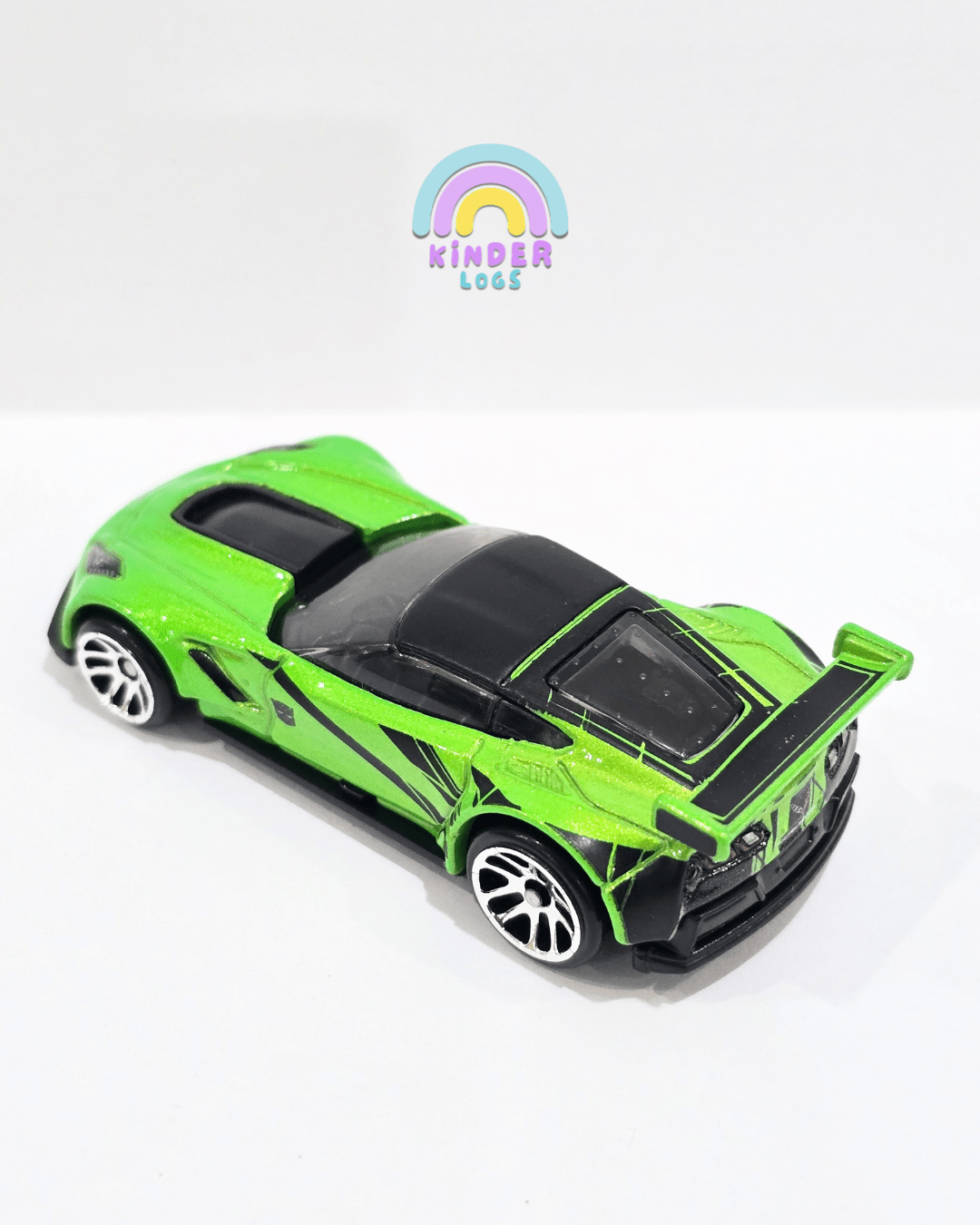 Hot Wheels Corvette C7.R Transformers - Green (Uncarded) - Kinder Logs