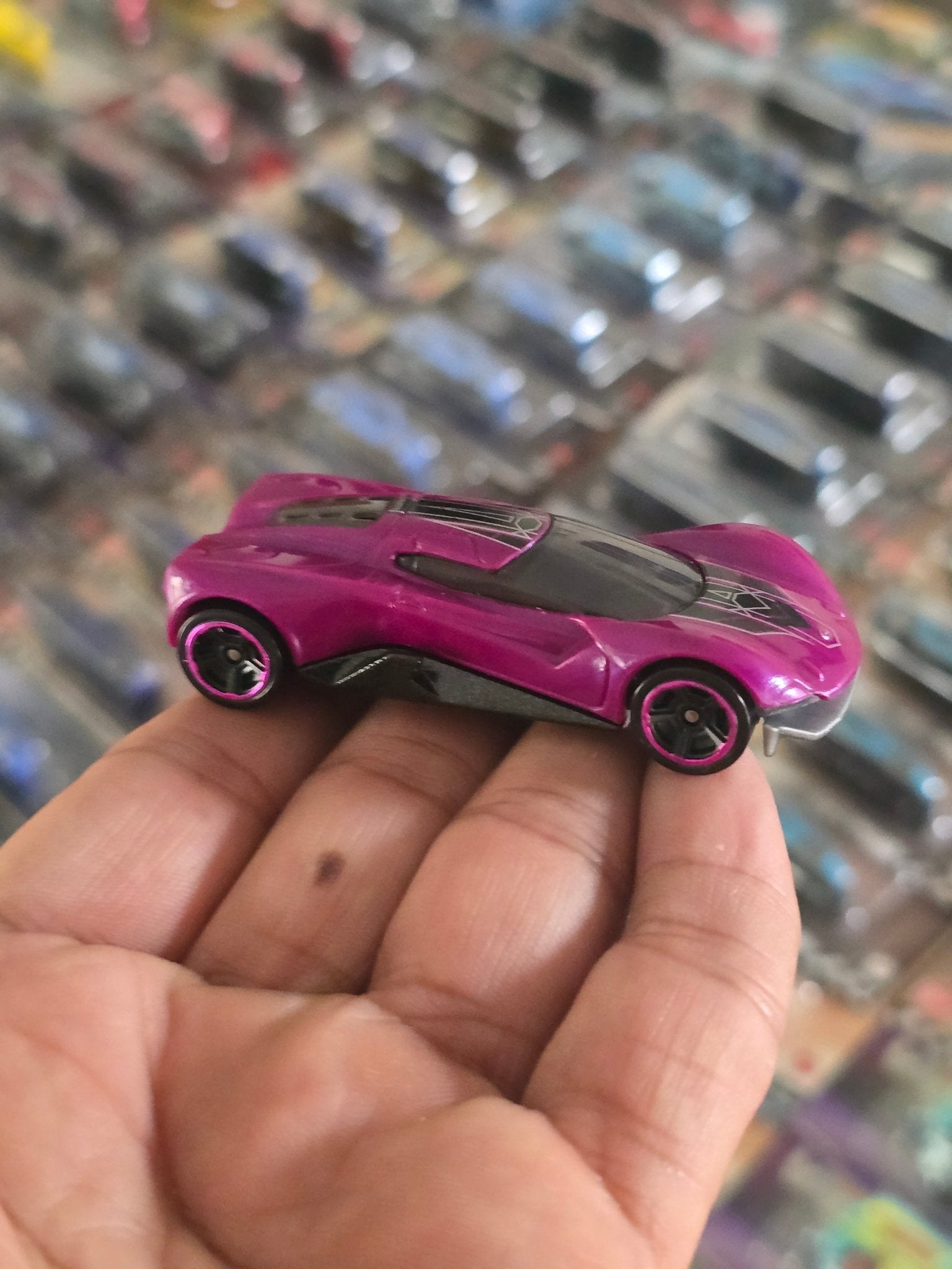 Hot Wheels Crescendo Sports Car (Uncarded) - Kinder Logs