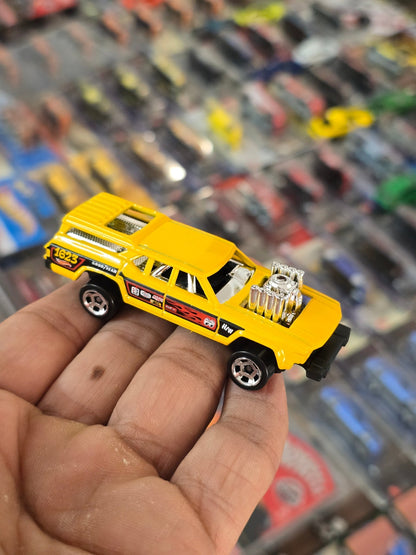 Hot Wheels Cruise Bruiser - Yellow (Uncarded) - Kinder Logs