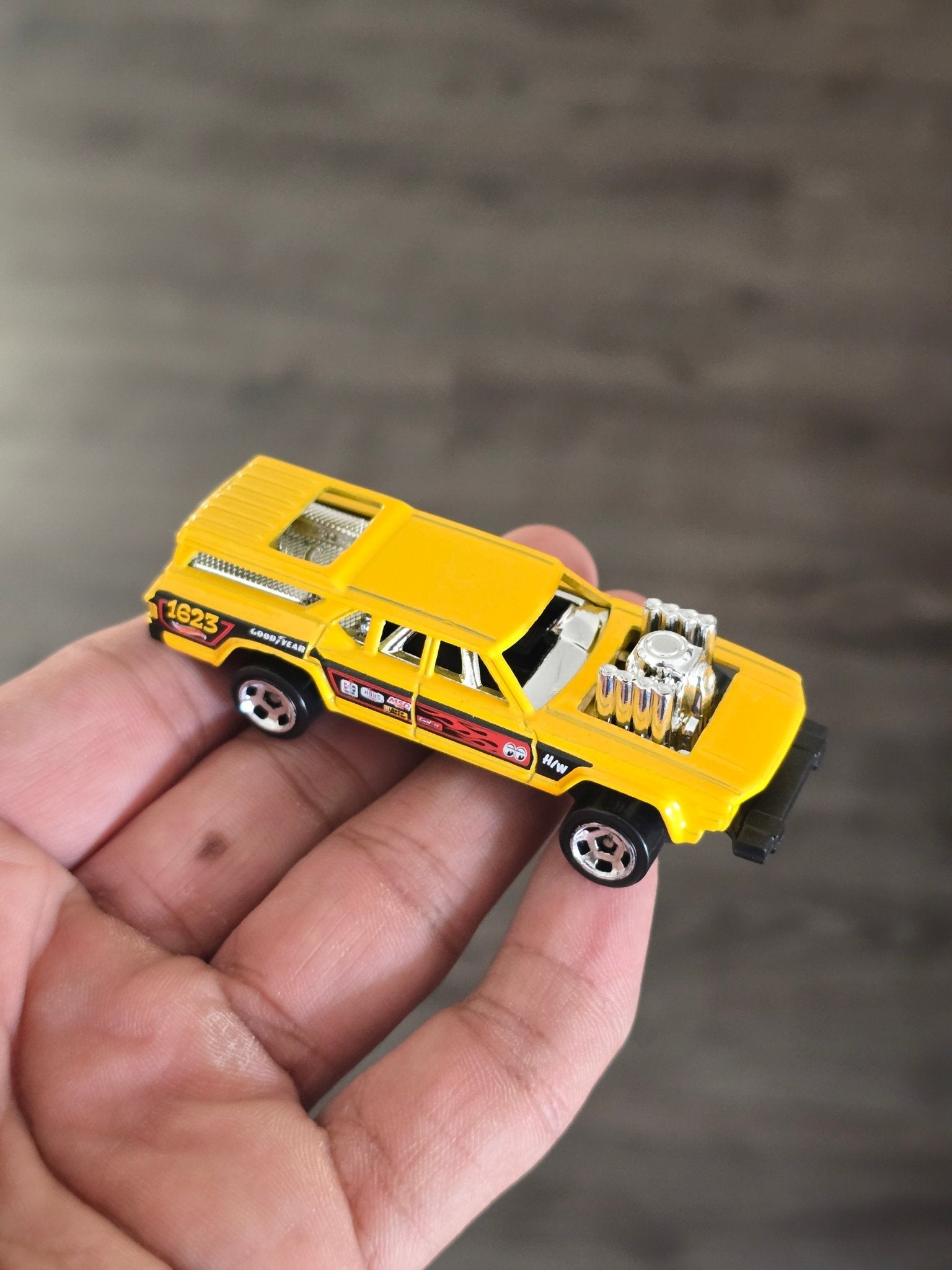 Hot Wheels Cruise Bruiser - Yellow (Uncarded - New) - Kinder Logs
