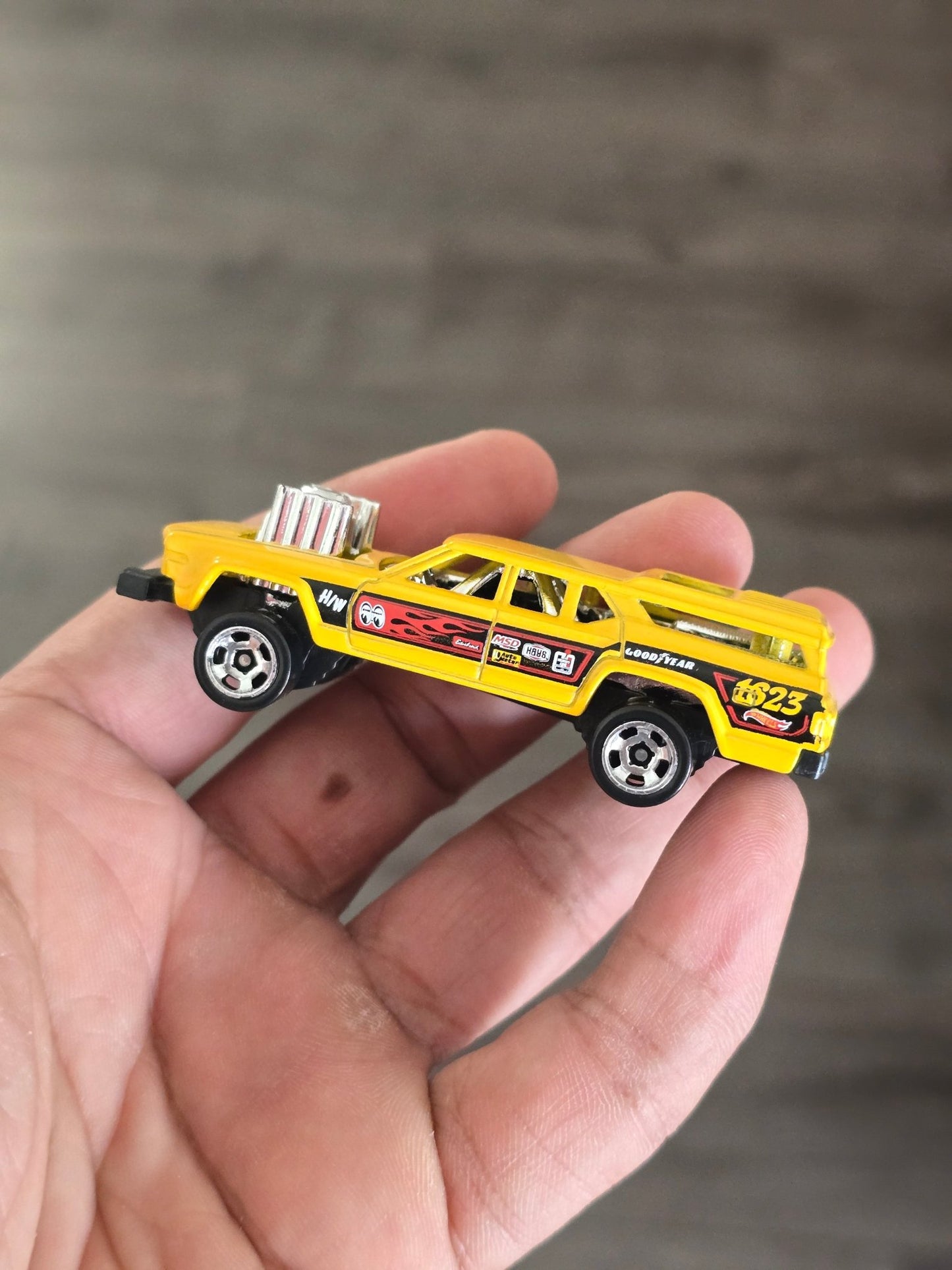 Hot Wheels Cruise Bruiser - Yellow (Uncarded - New) - Kinder Logs