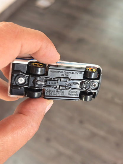 Hot Wheels Custom 1972 Chevy LUV - White (Uncarded - New) - Kinder Logs