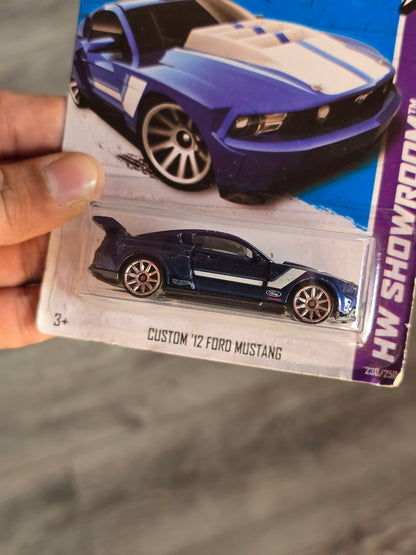 Hot Wheels Custom 2012 Ford Mustang - HW Showroom (2012 Imported) - Kinder Logs