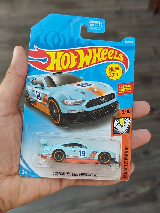 Hot Wheels Custom 2018 Ford Mustang GT Gulf Edition - Kinder Logs