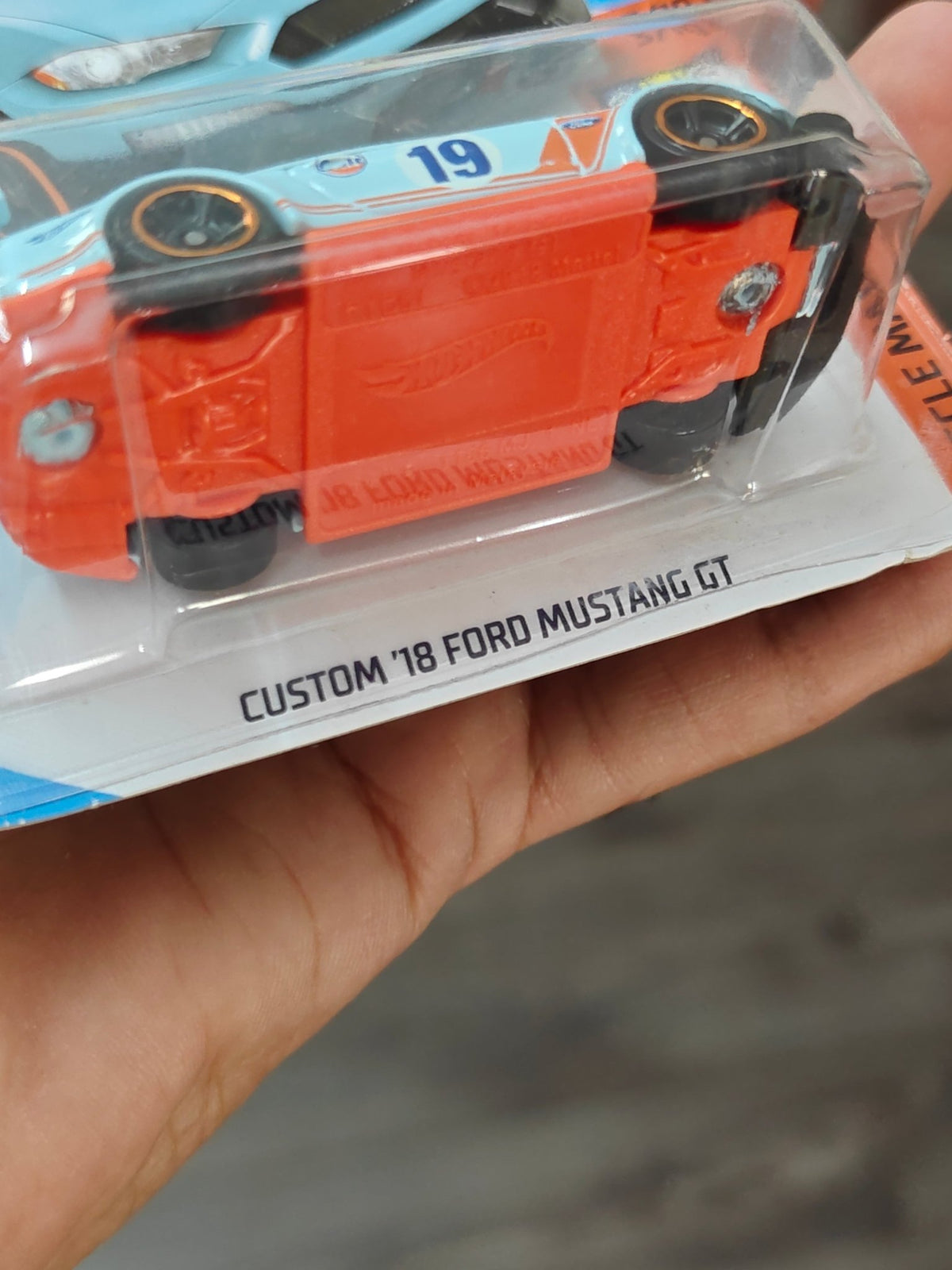 Hot Wheels Custom 2018 Ford Mustang GT Gulf Edition - Kinder Logs