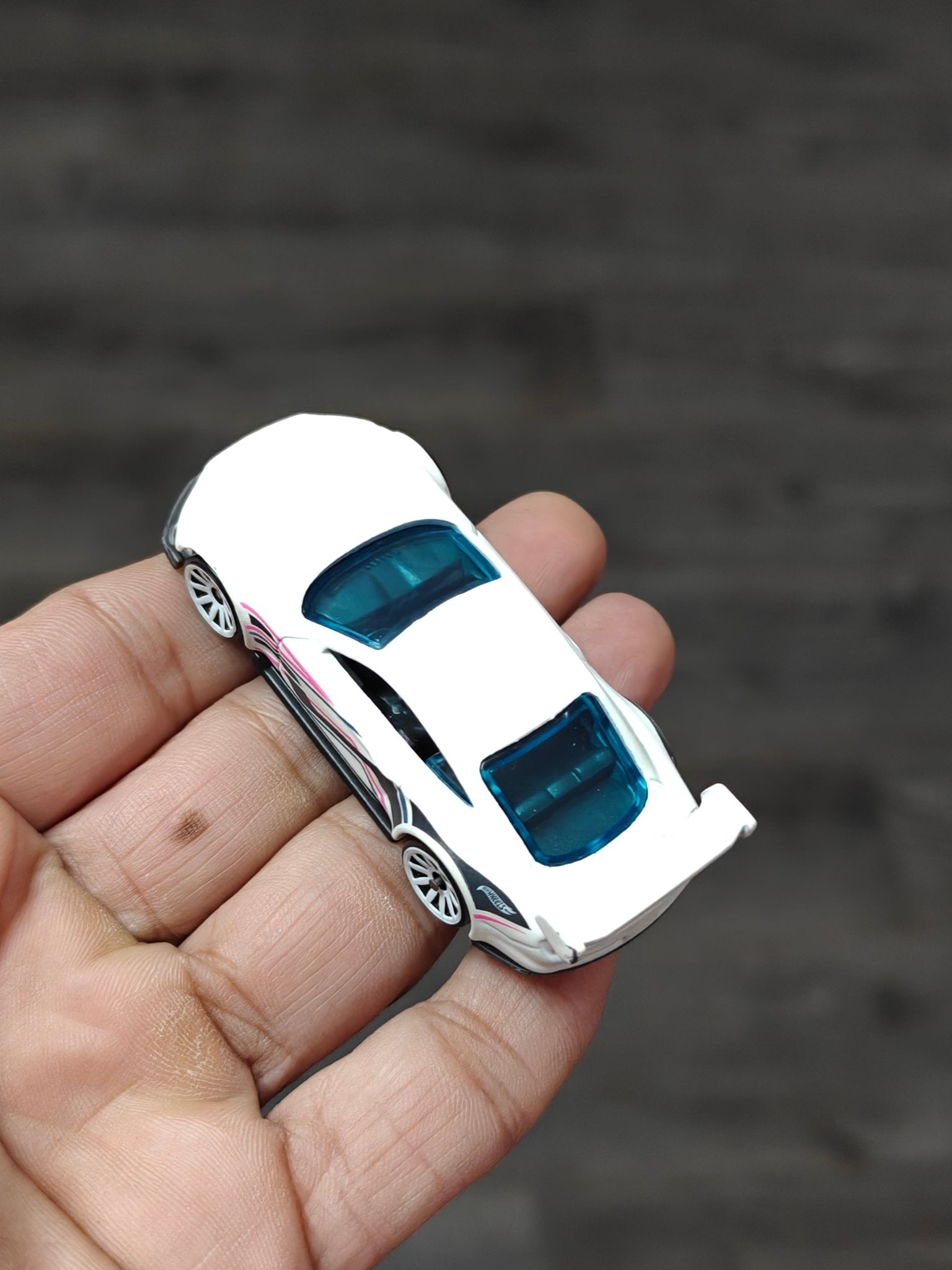Hot Wheels Custom 2018 Ford Mustang GT - White (Pre - Owned) - Kinder Logs