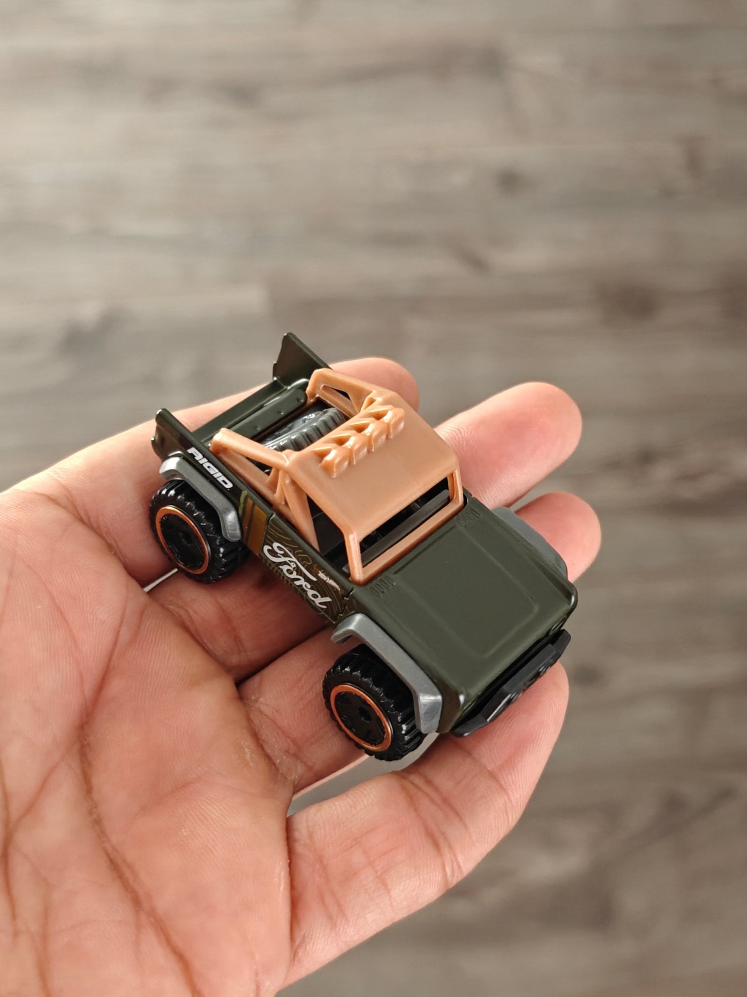 Hot Wheels Custom Ford Bronco - Matte Green (Uncarded - New) - Kinder Logs