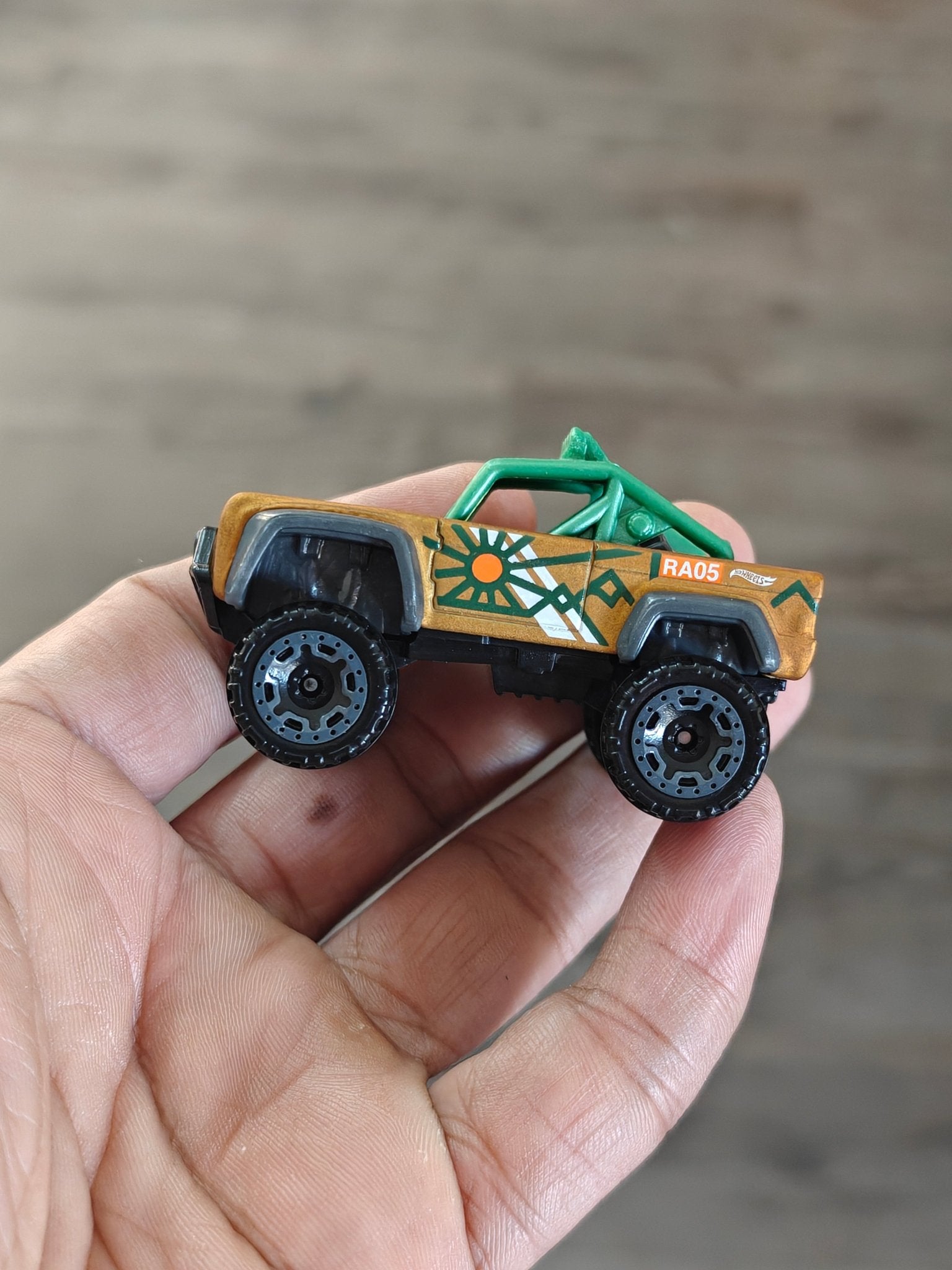 Hot Wheels Custom Ford Bronco RA05 (Uncarded - New) - Kinder Logs