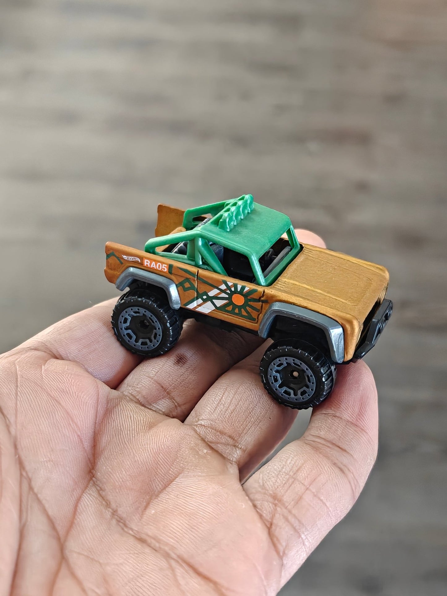 Hot Wheels Custom Ford Bronco RA05 (Uncarded - New) - Kinder Logs