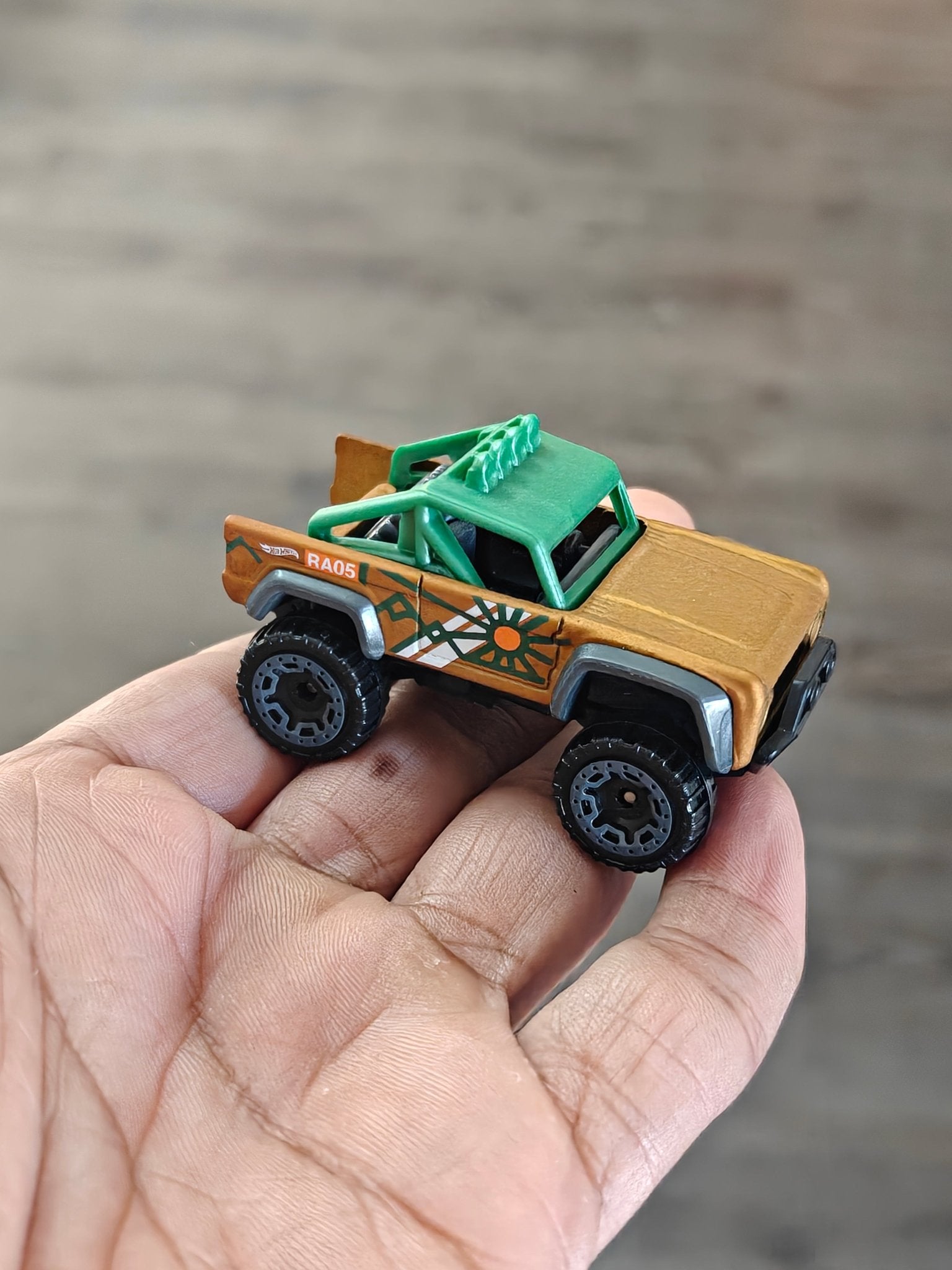 Hot Wheels Custom Ford Bronco RA05 (Uncarded - New) - Kinder Logs