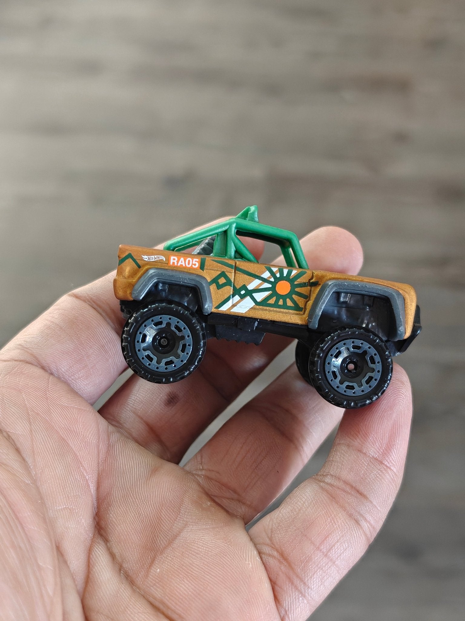 Hot Wheels Custom Ford Bronco RA05 (Uncarded - New) - Kinder Logs