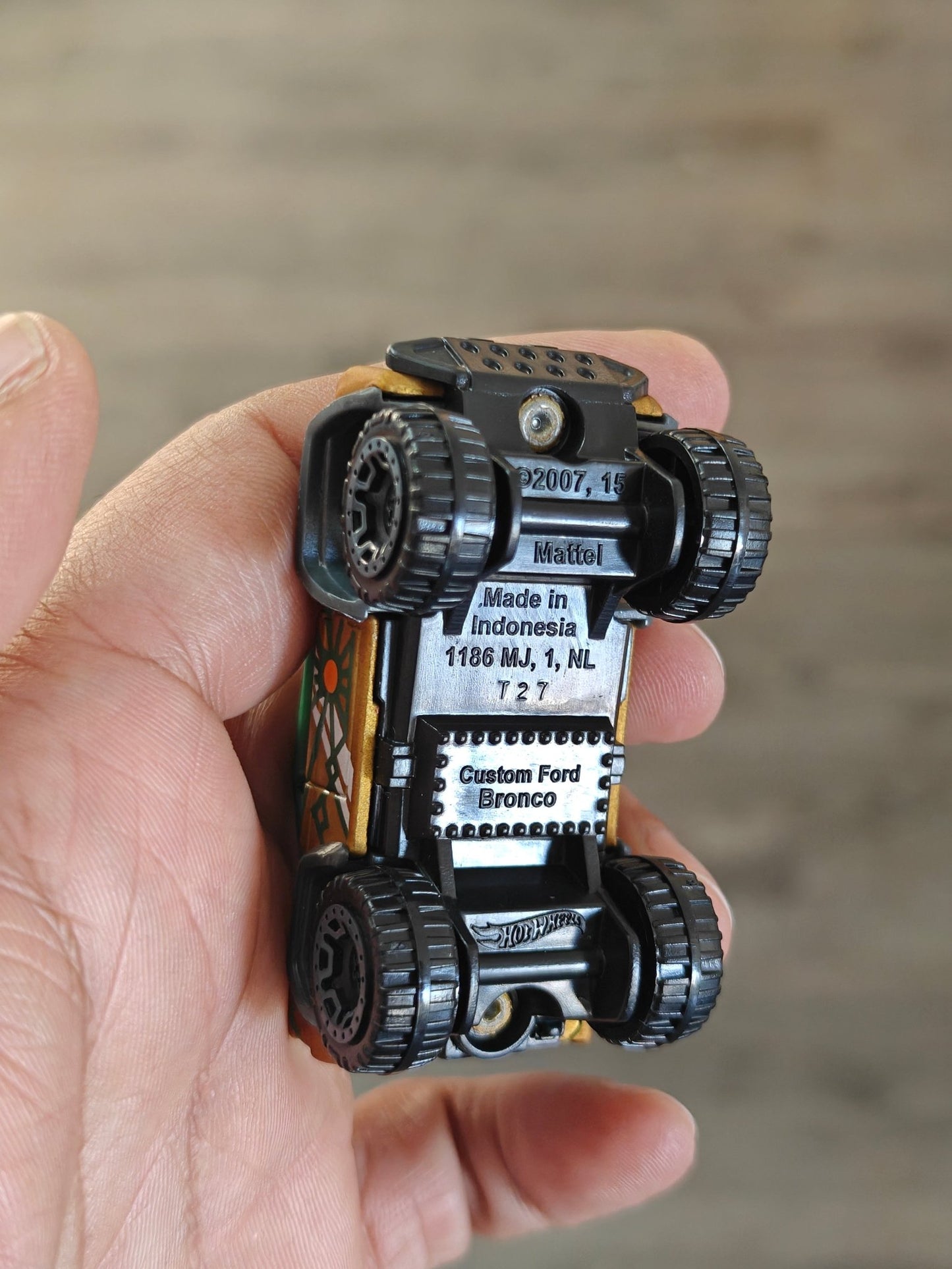 Hot Wheels Custom Ford Bronco RA05 (Uncarded - New) - Kinder Logs