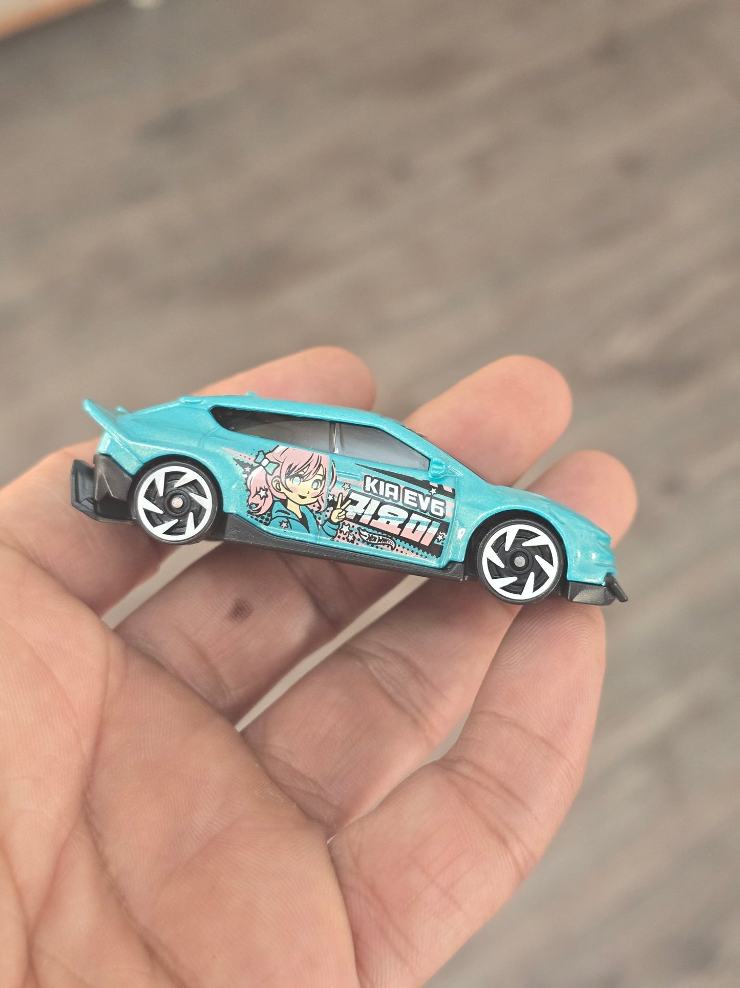 Hot Wheels Custom Kia EV6 (Uncarded - New) - Kinder Logs
