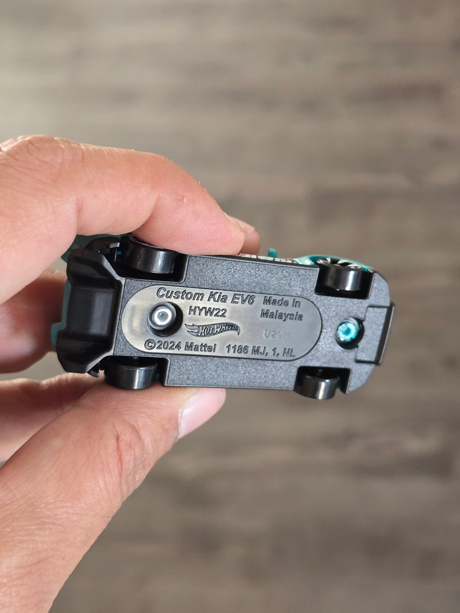 Hot Wheels Custom Kia EV6 (Uncarded - New) - Kinder Logs