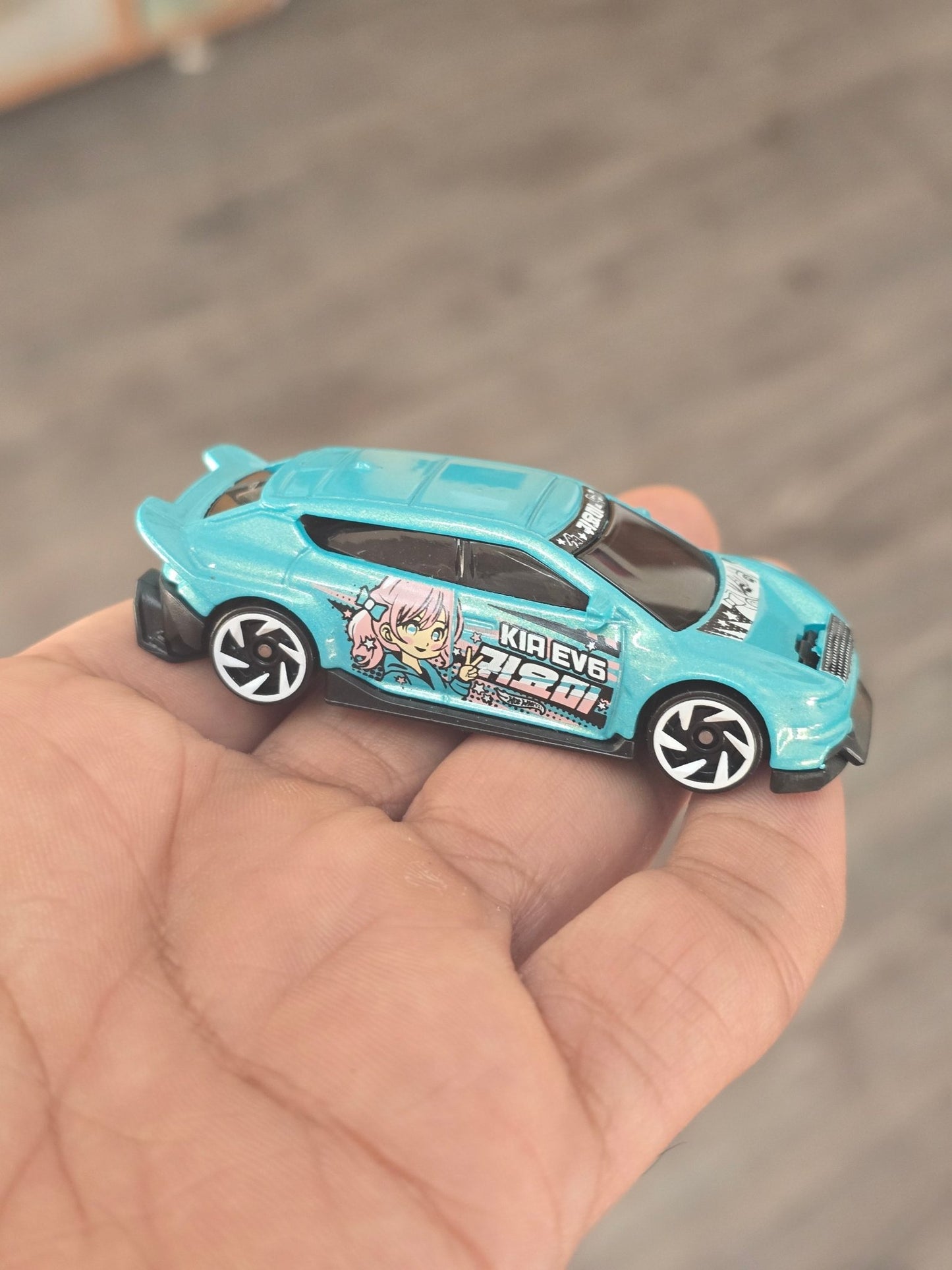 Hot Wheels Custom Kia EV6 (Uncarded - New) - Kinder Logs