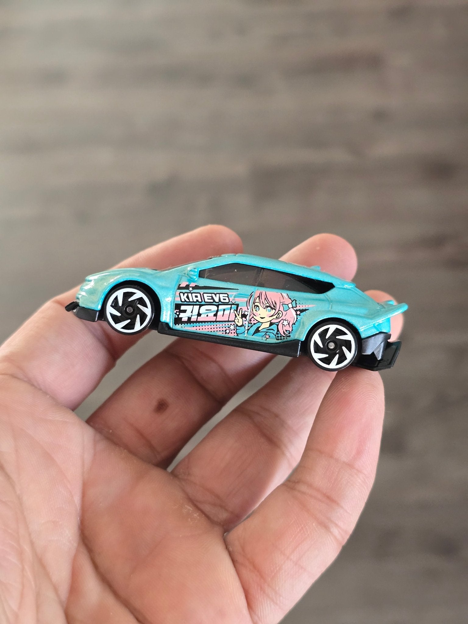 Hot Wheels Custom Kia EV6 (Uncarded - New) - Kinder Logs