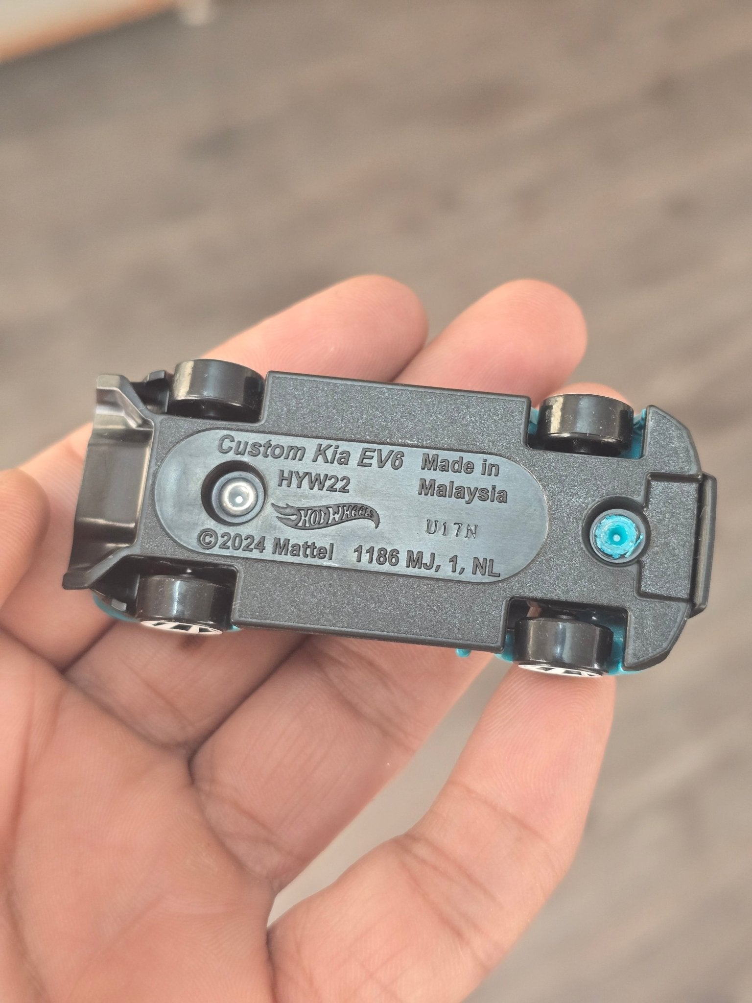 Hot Wheels Custom Kia EV6 (Uncarded - New) - Kinder Logs