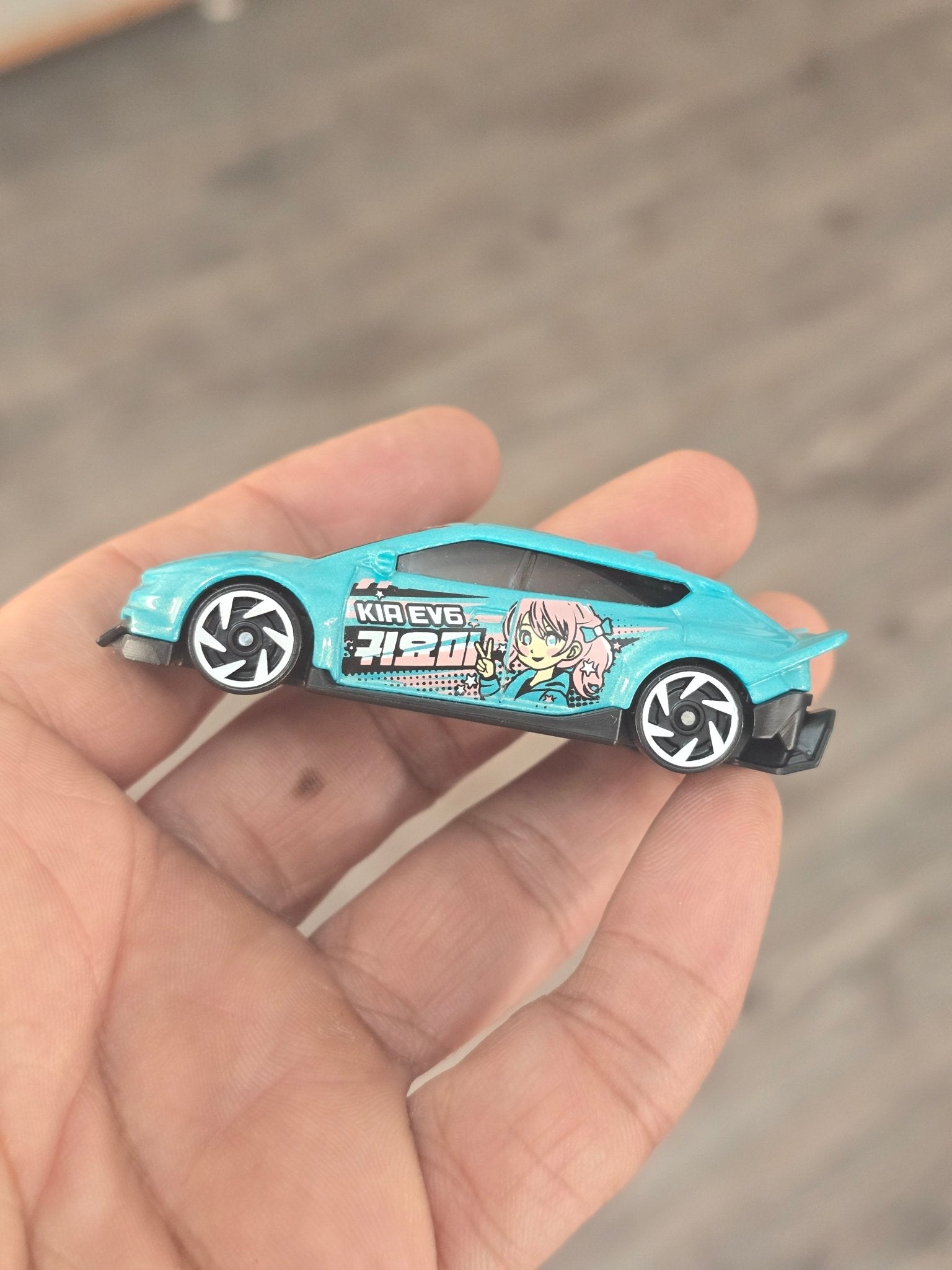 Hot Wheels Custom Kia EV6 (Uncarded - New) - Kinder Logs