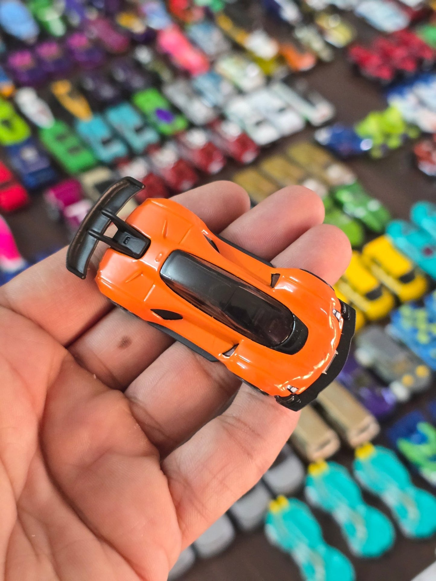 Hot Wheels CZinger 21C - Orange (Uncarded - New) - Kinder Logs