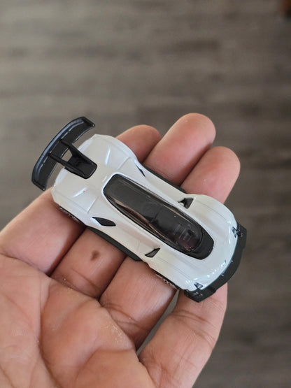 Hot Wheels CZinger 21C - White (Uncarded - New) - Kinder Logs