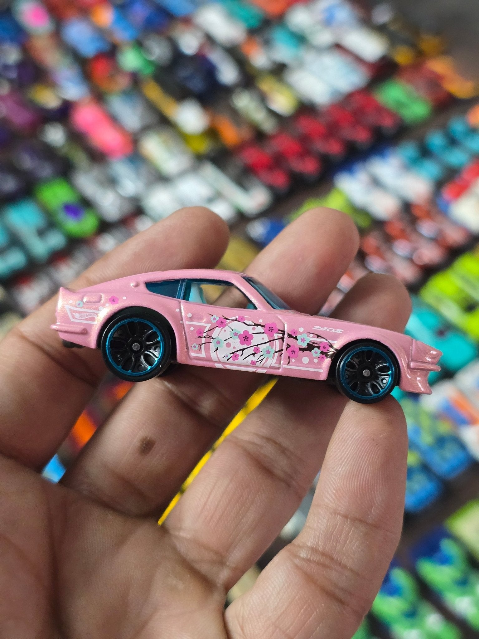 Hot Wheels Datsun 240Z Cherry Blossom - Pink (Uncarded - New) - Kinder Logs