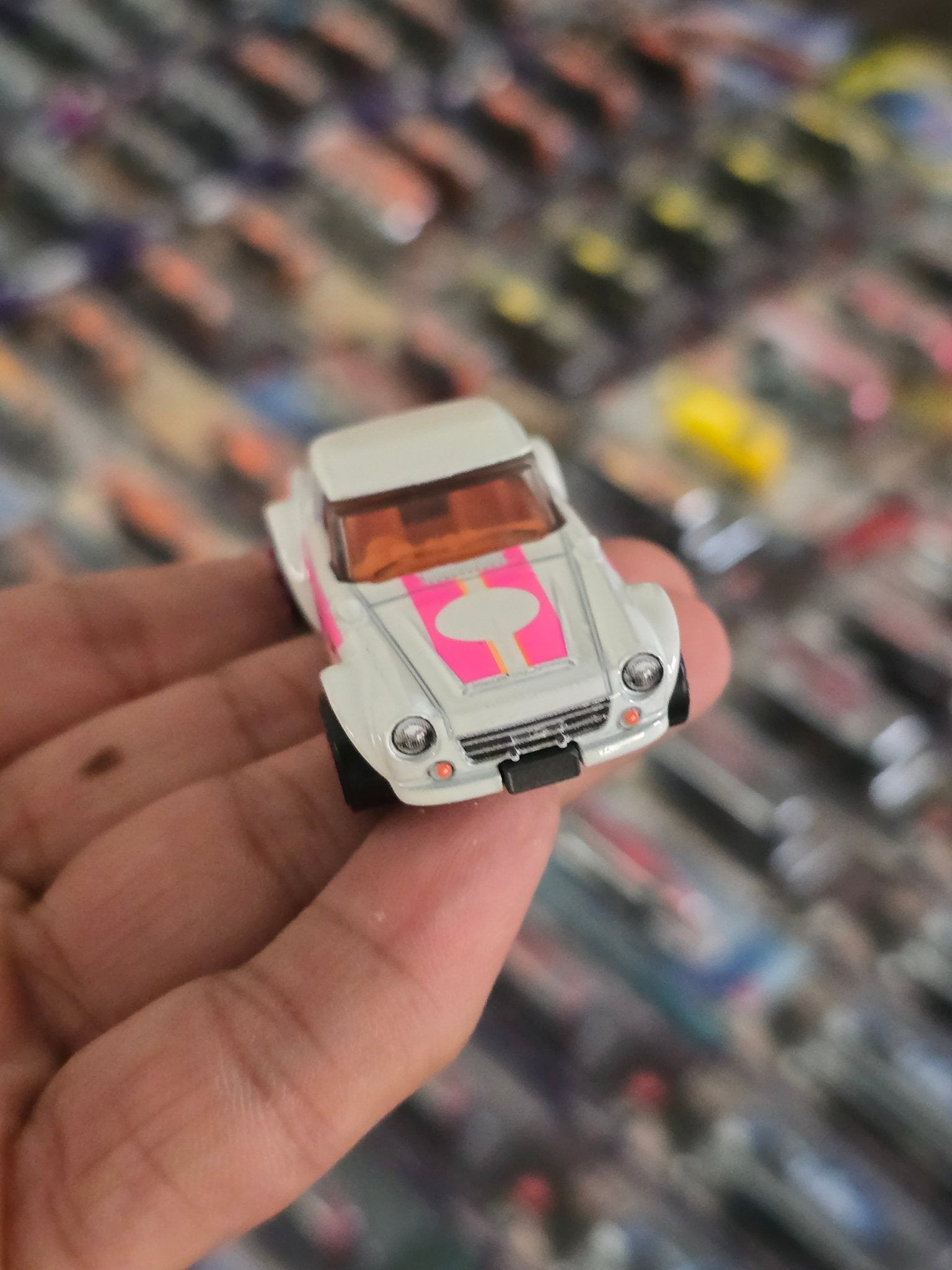 Hot Wheels Datsun Fairlady 2000 Neon Speeders - White (Uncarded) - Kinder Logs