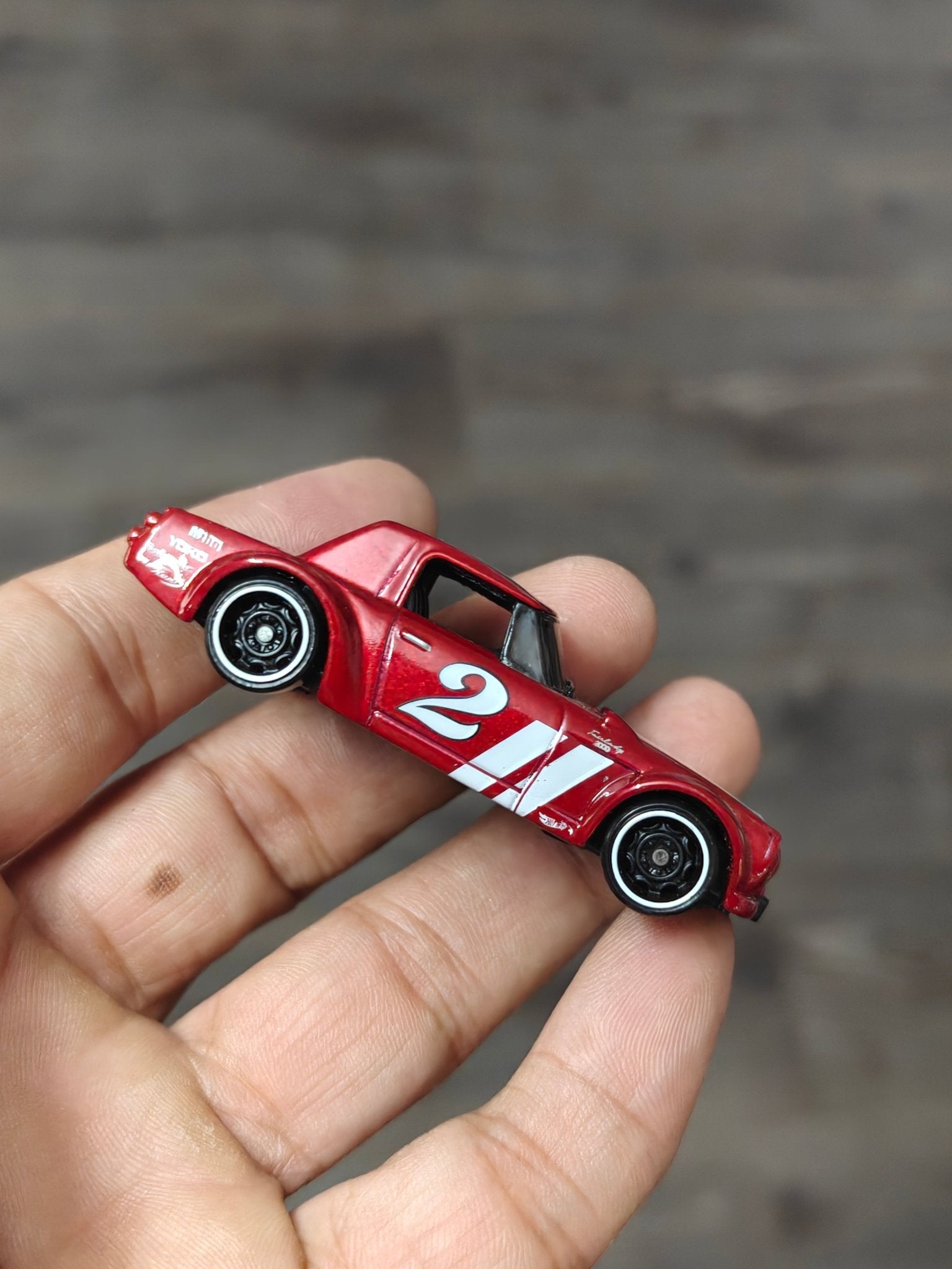 Hot Wheels Datsun Fairlady 2000 (Uncarded - New) - Kinder Logs