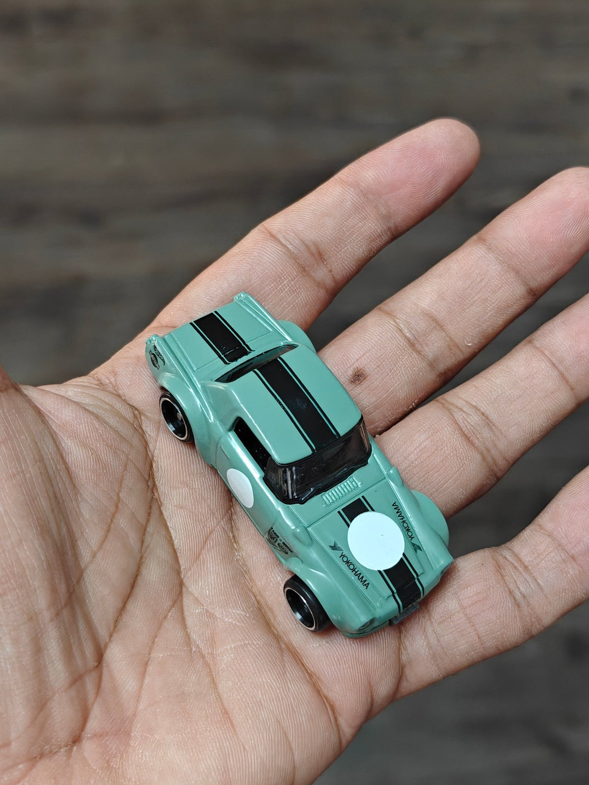 Hot Wheels Datsun Fairlady 2000 YOKOHAMA (Uncarded - New) - Kinder Logs