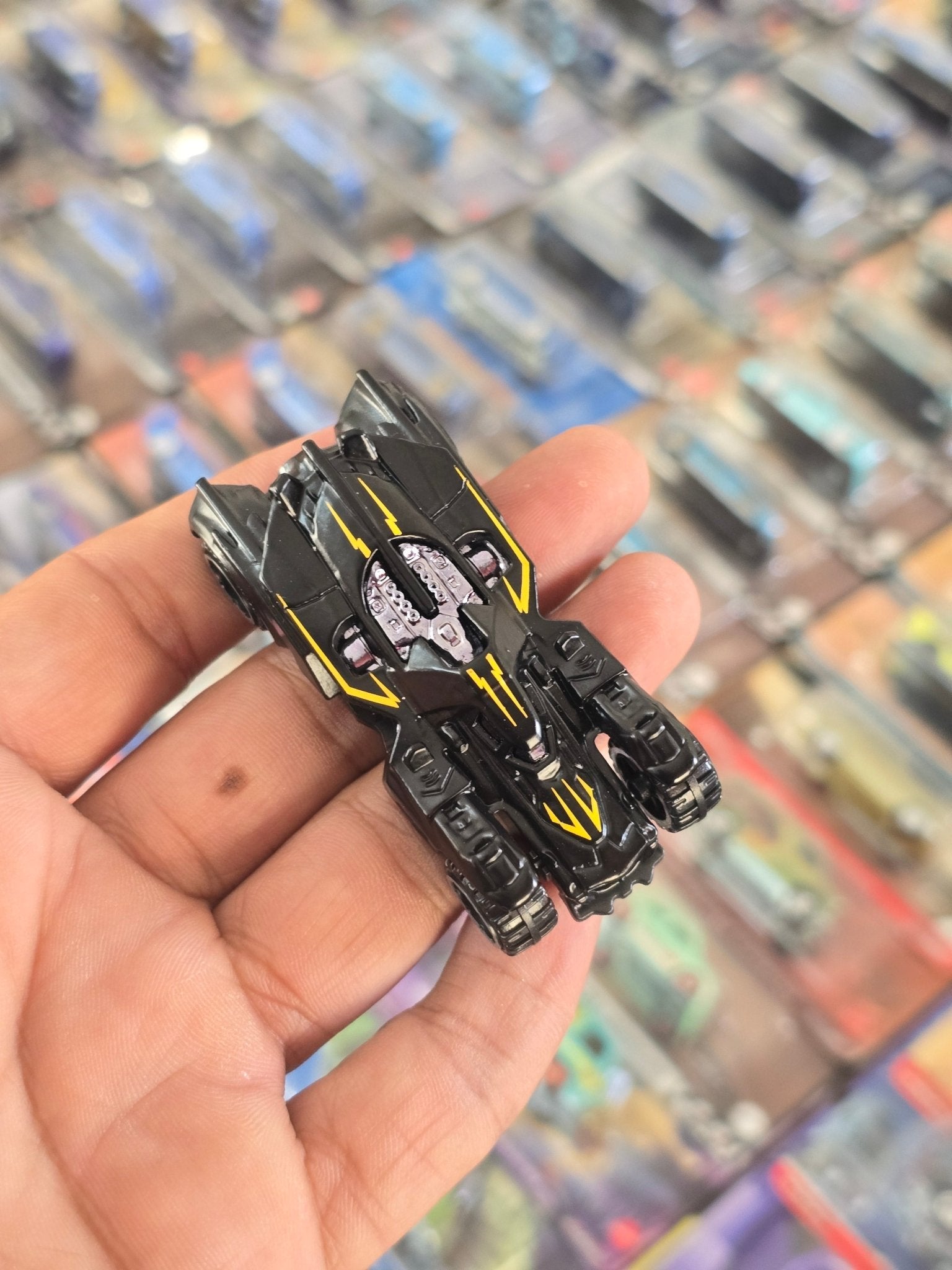 Hot Wheels DC Batman Arkham Knight Batmobile (Uncarded) - Kinder Logs