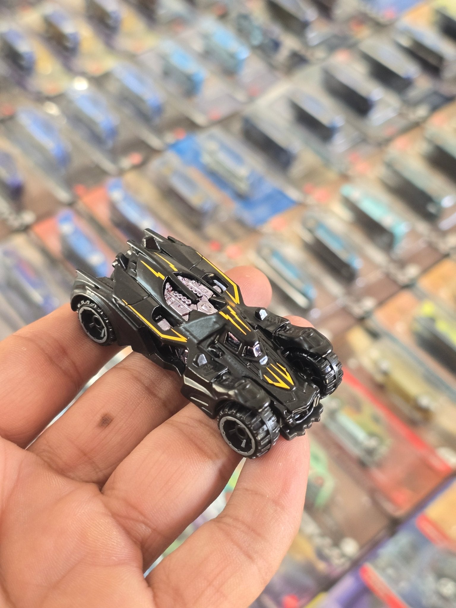 Hot Wheels DC Batman Arkham Knight Batmobile (Uncarded) - Kinder Logs