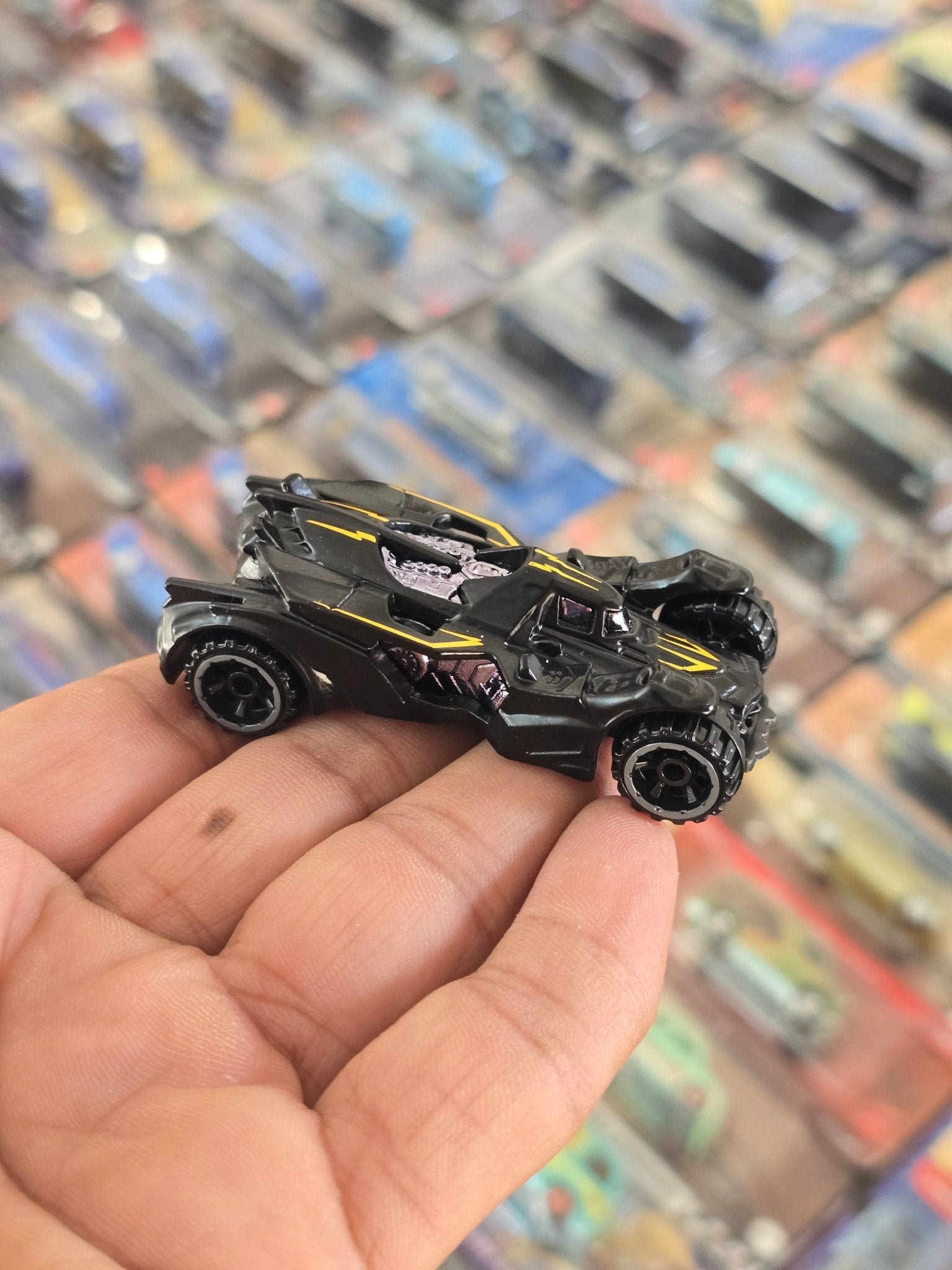 Hot Wheels DC Batman Arkham Knight Batmobile (Uncarded) - Kinder Logs