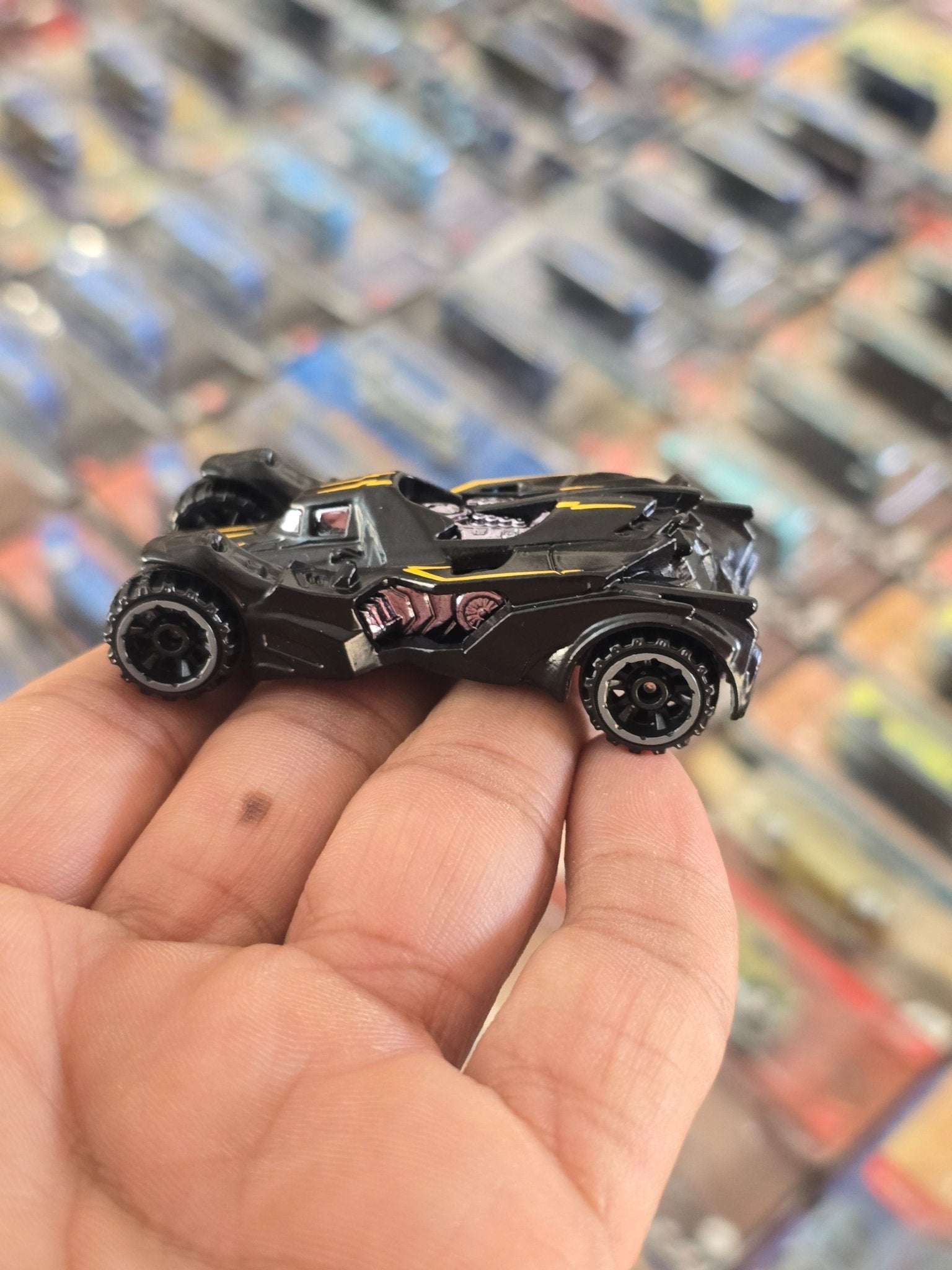 Hot Wheels DC Batman Arkham Knight Batmobile (Uncarded) - Kinder Logs