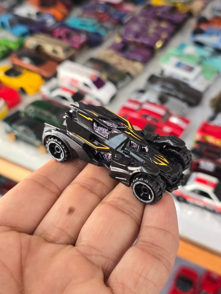 Hot Wheels DC Batman Arkham Knight Batmobile (Uncarded) - Kinder Logs
