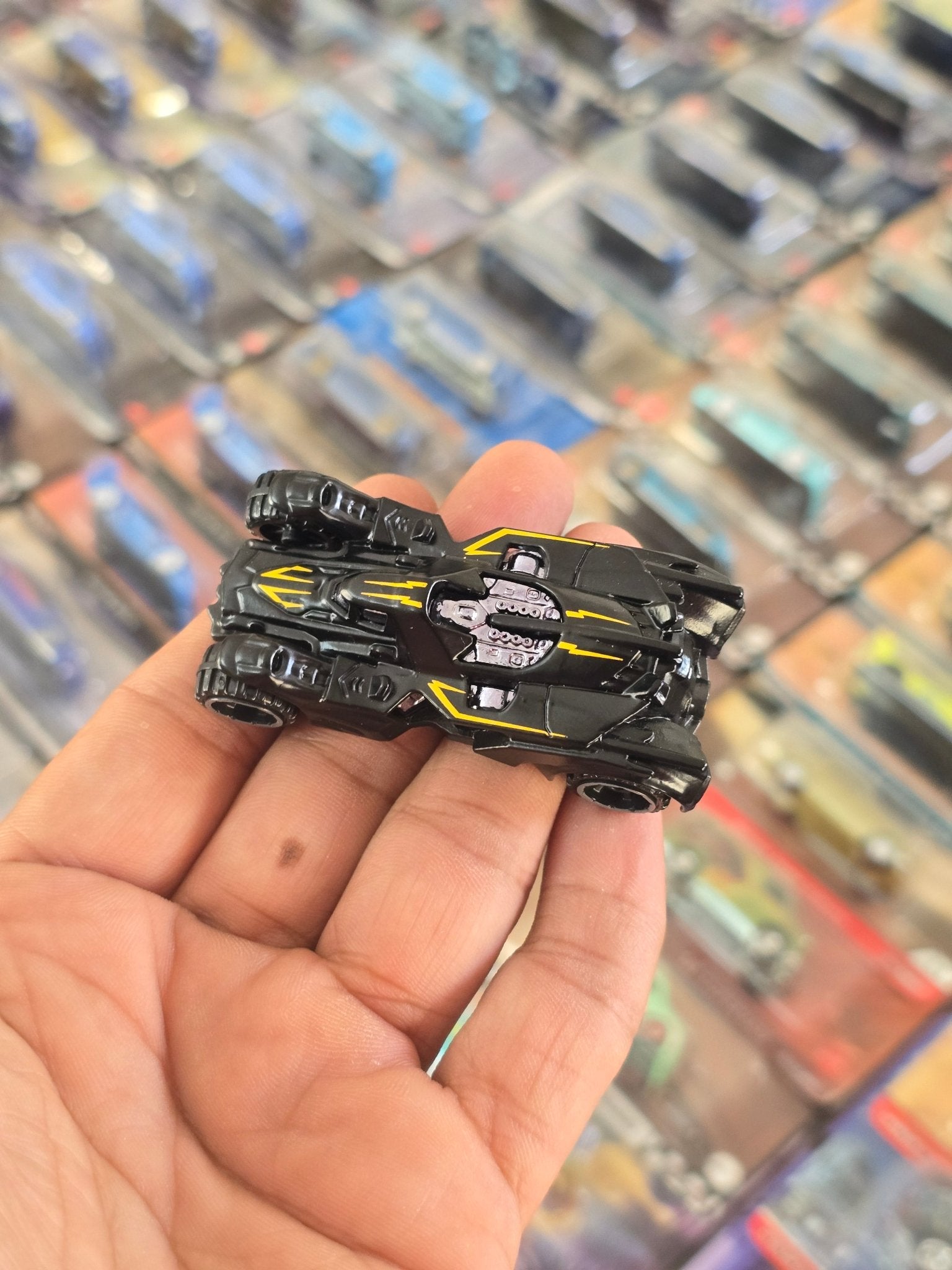 Hot Wheels DC Batman Arkham Knight Batmobile (Uncarded) - Kinder Logs