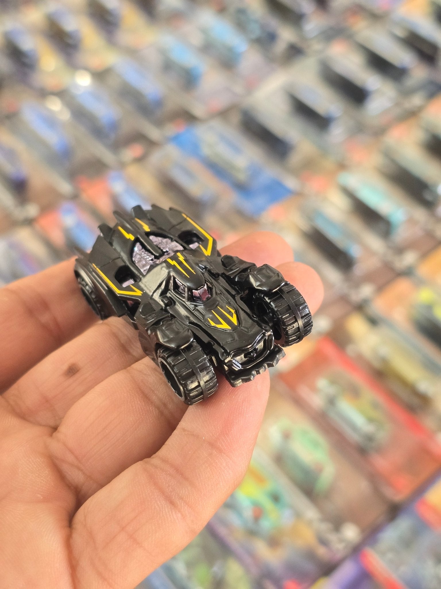 Hot Wheels DC Batman Arkham Knight Batmobile (Uncarded) - Kinder Logs