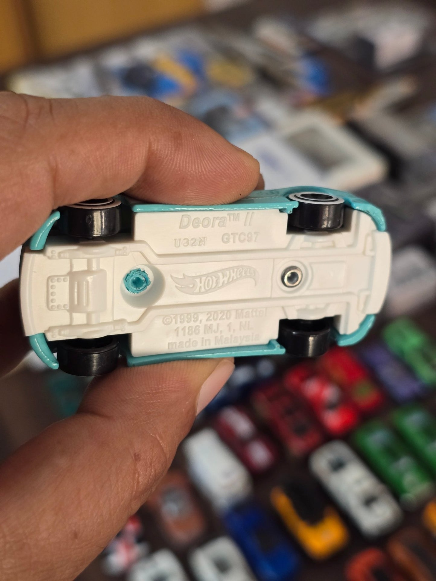 Hot Wheels Deora II - Turquoise (Uncarded - New) - Kinder Logs