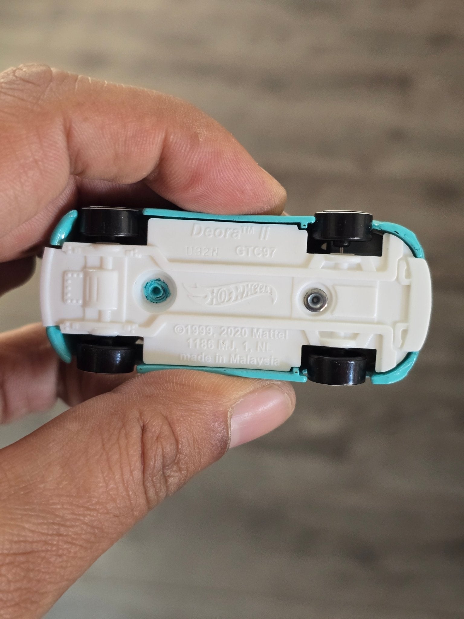 Hot Wheels Deora II - Turquoise (Uncarded - New) - Kinder Logs